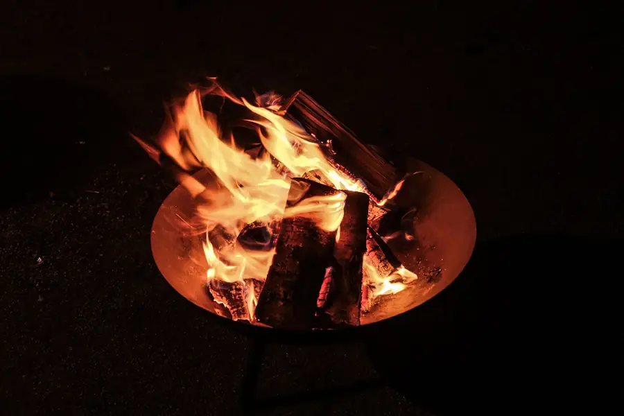 Fogón encendido de noche